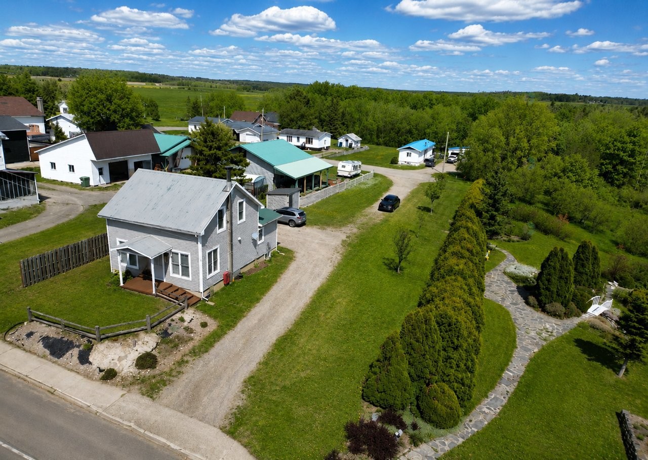 









27


Rue Principale S.

,
Saint-Eugène-de-Guigues,




QC
J0Z3L0

