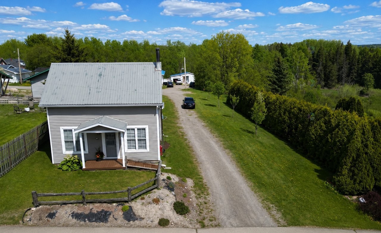 









27


Rue Principale S.

,
Saint-Eugène-de-Guigues,




QC
J0Z3L0

