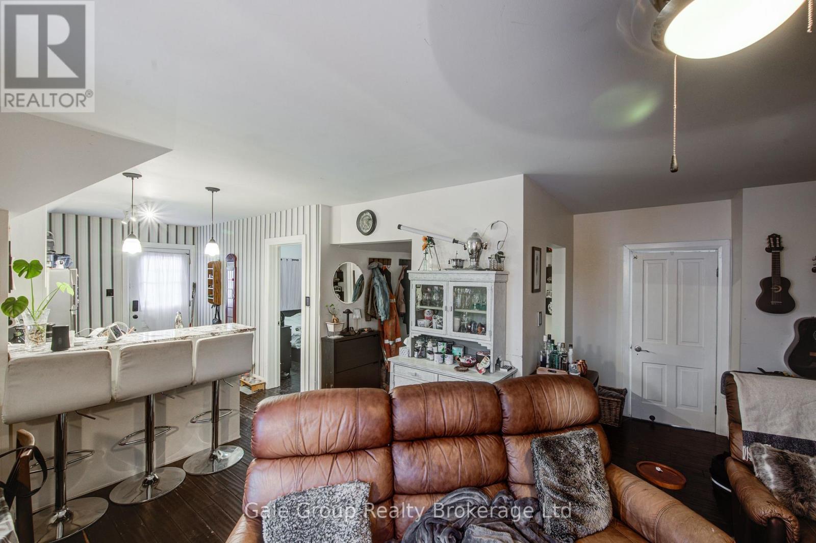 












83 OXFORD STREET

,
Woodstock (Woodstock - North),




Ontario
N4S6A4


