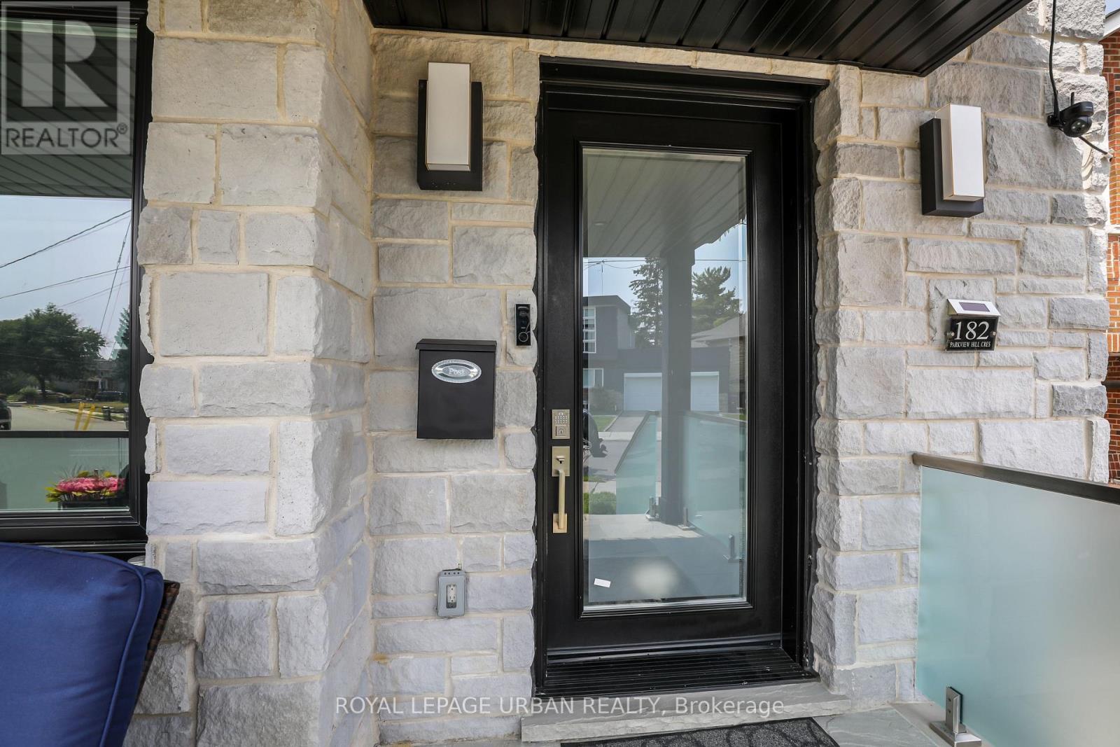 












182 PARKVIEW HILL CRESCENT

,
Toronto,




Ontario
M4B1R8

