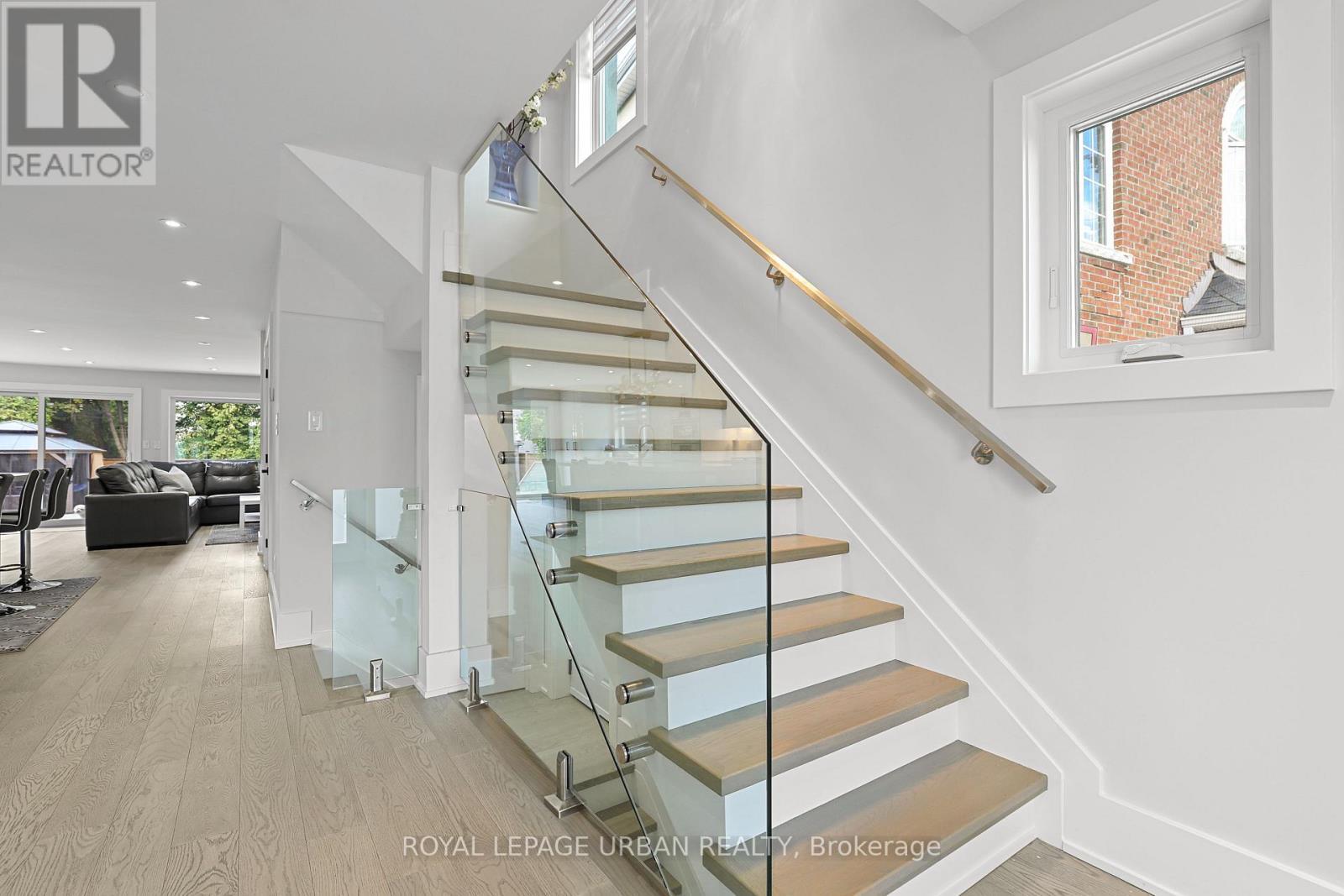 












182 PARKVIEW HILL CRESCENT

,
Toronto,




Ontario
M4B1R8

