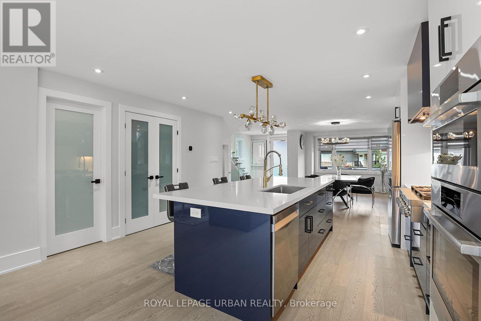 












182 PARKVIEW HILL CRESCENT

,
Toronto,




Ontario
M4B1R8

