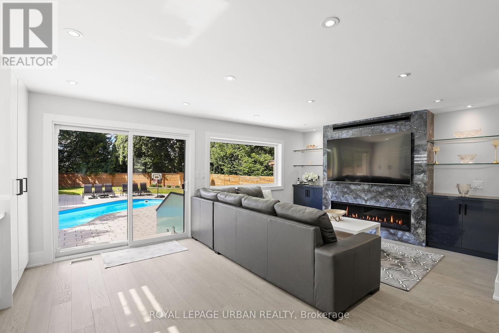












182 PARKVIEW HILL CRESCENT

,
Toronto,




Ontario
M4B1R8

