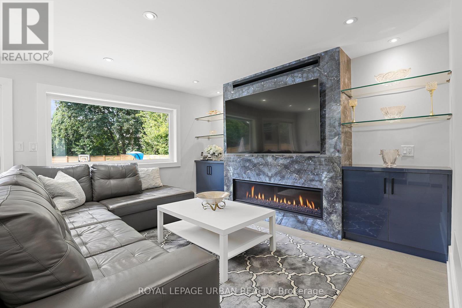 












182 PARKVIEW HILL CRESCENT

,
Toronto,




Ontario
M4B1R8

