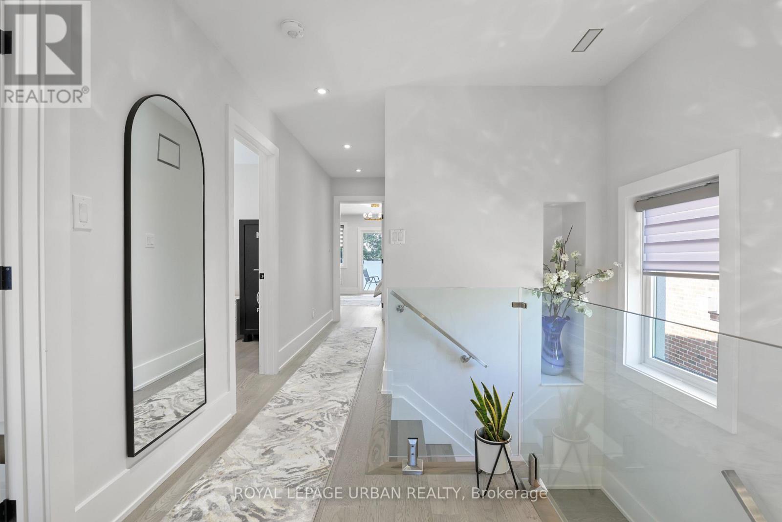 












182 PARKVIEW HILL CRESCENT

,
Toronto,




Ontario
M4B1R8

