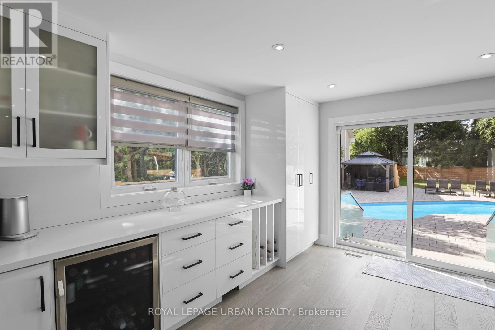 












182 PARKVIEW HILL CRESCENT

,
Toronto,




Ontario
M4B1R8

