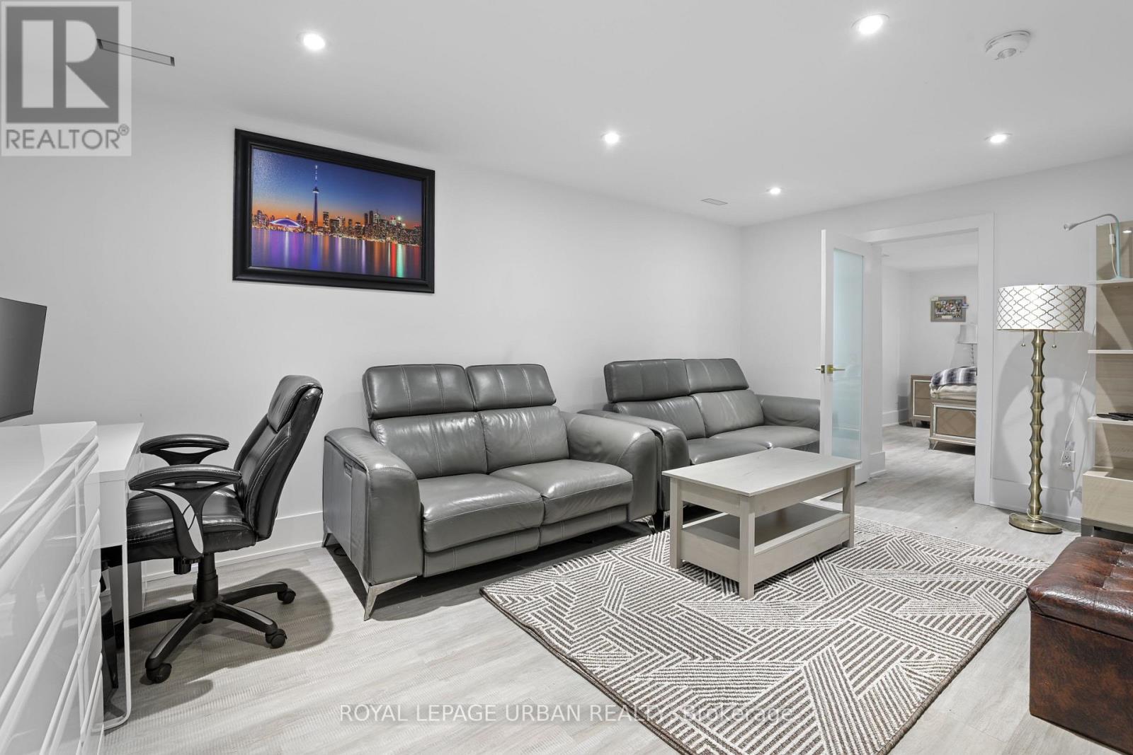 












182 PARKVIEW HILL CRESCENT

,
Toronto,




Ontario
M4B1R8

