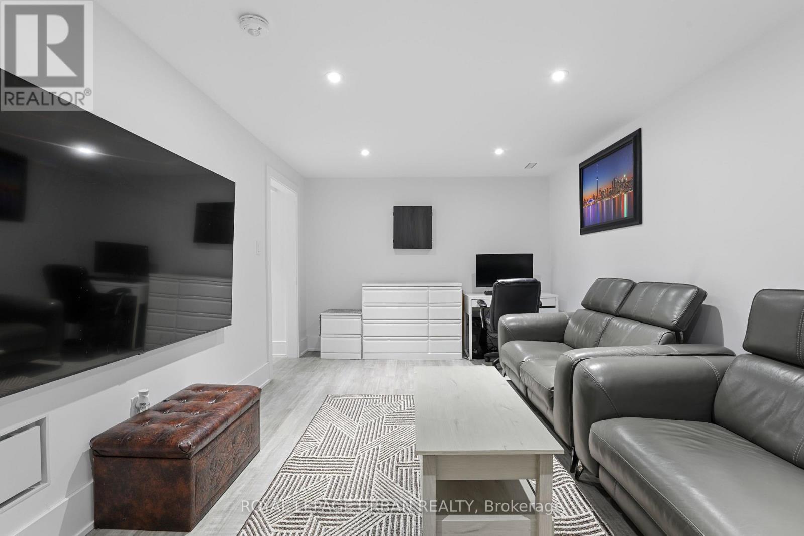 












182 PARKVIEW HILL CRESCENT

,
Toronto,




Ontario
M4B1R8

