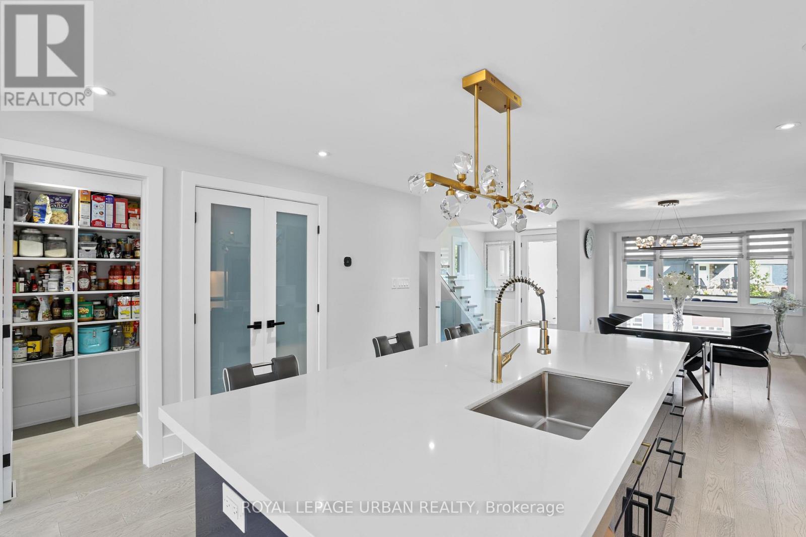 












182 PARKVIEW HILL CRESCENT

,
Toronto,




Ontario
M4B1R8

