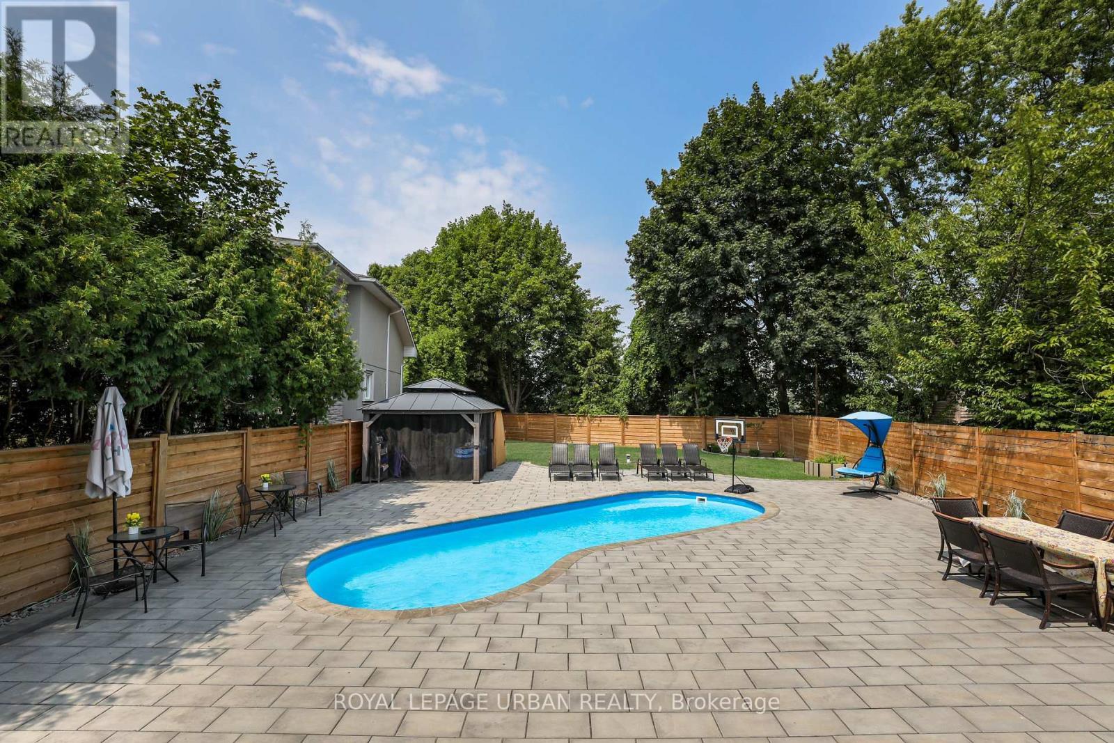 












182 PARKVIEW HILL CRESCENT

,
Toronto,




Ontario
M4B1R8

