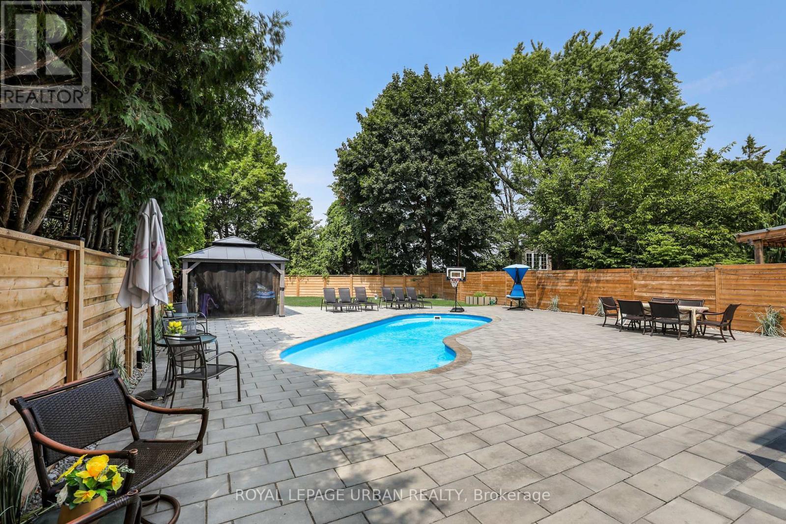 












182 PARKVIEW HILL CRESCENT

,
Toronto,




Ontario
M4B1R8

