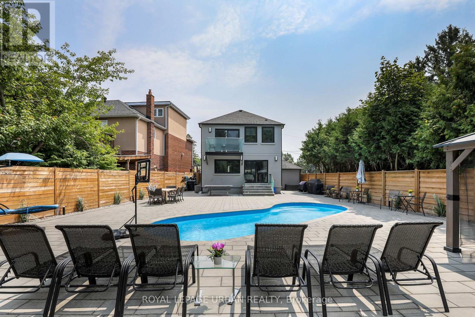












182 PARKVIEW HILL CRESCENT

,
Toronto,




Ontario
M4B1R8

