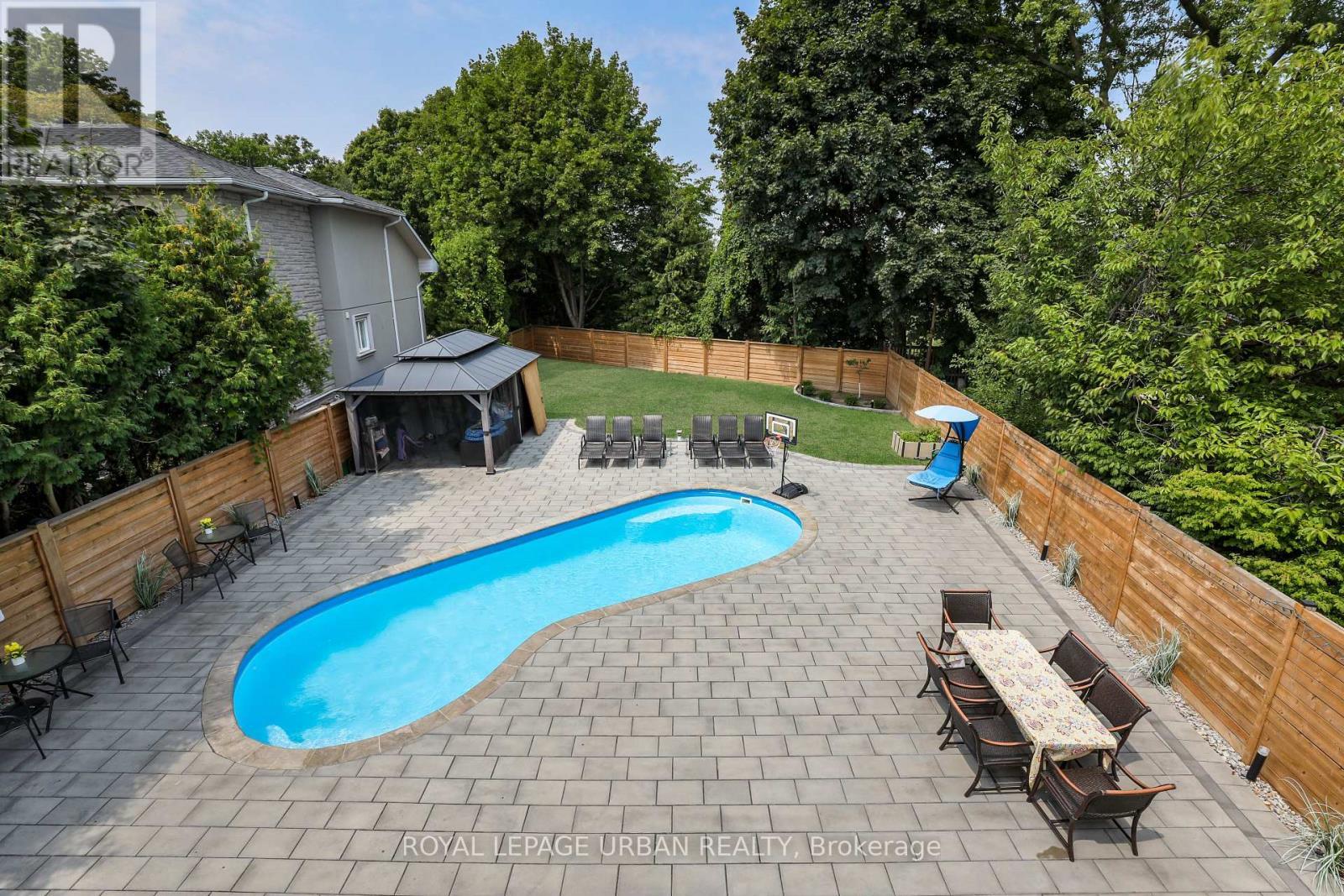 












182 PARKVIEW HILL CRESCENT

,
Toronto,




Ontario
M4B1R8

