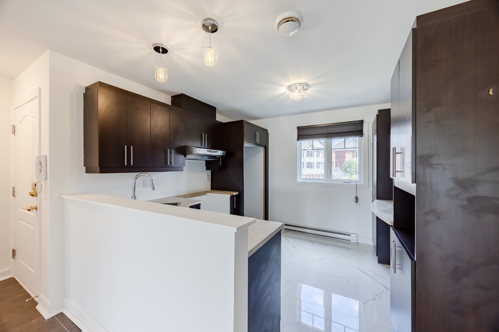









5625


Rue Condor

, 2,
Brossard,




QC
J4Z0A4

