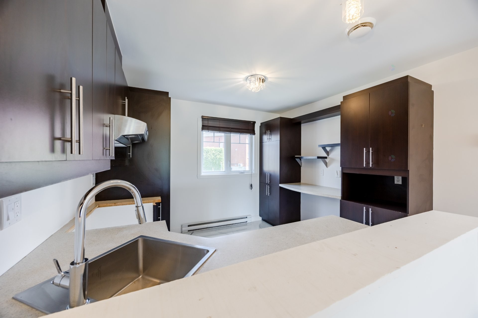 









5625


Rue Condor

, 2,
Brossard,




QC
J4Z0A4

