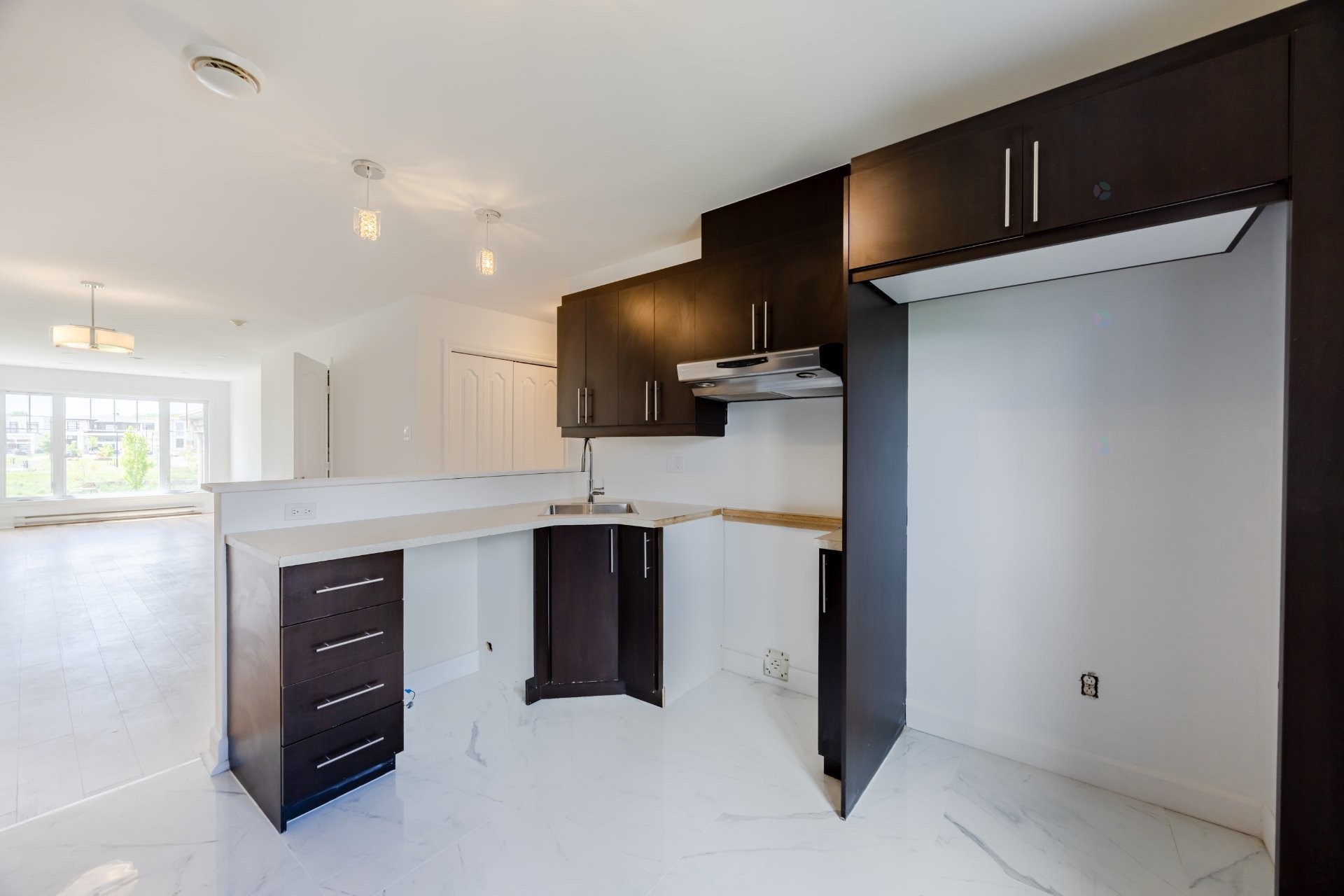 









5625


Rue Condor

, 2,
Brossard,




QC
J4Z0A4


