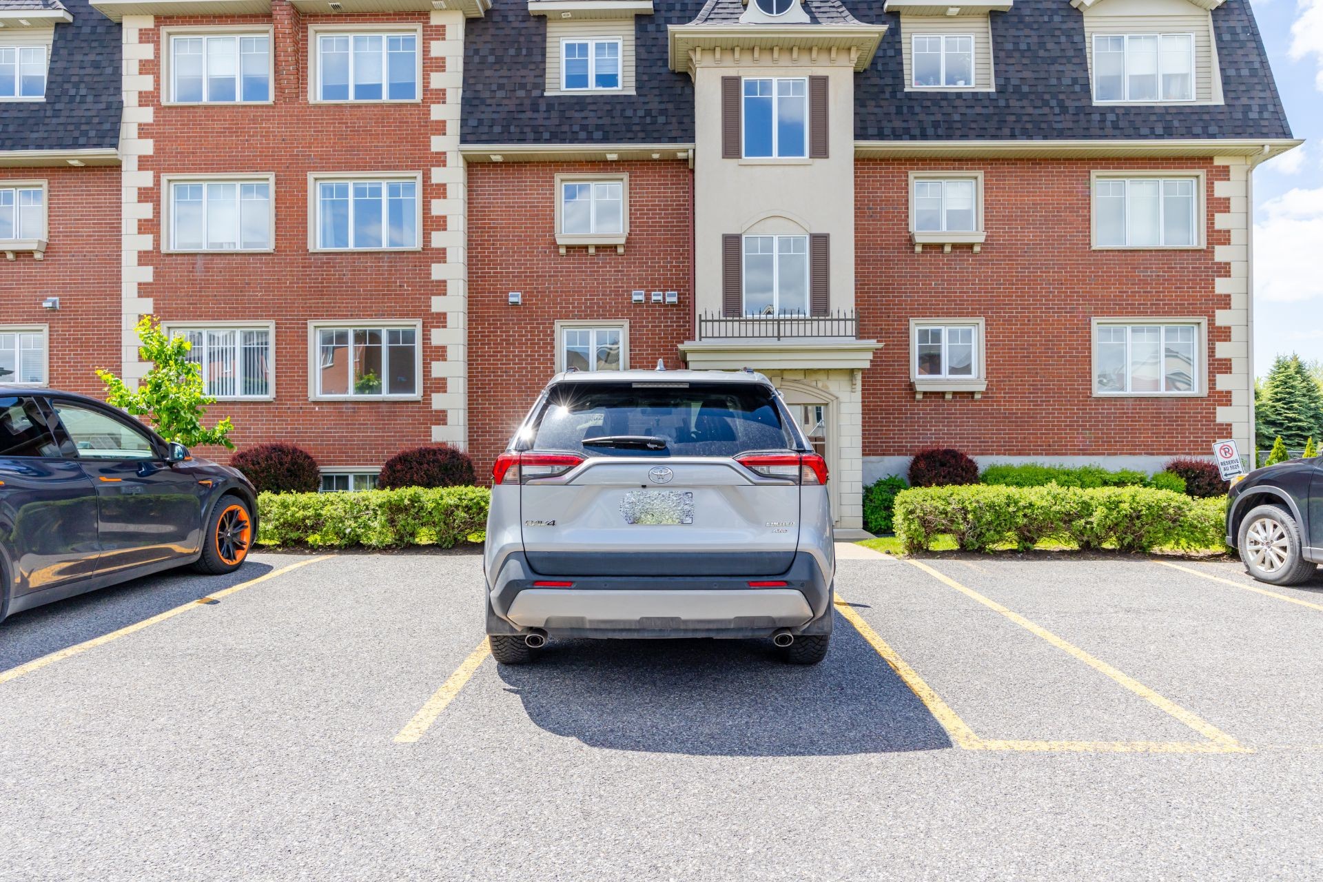 









5625


Rue Condor

, 2,
Brossard,




QC
J4Z0A4

