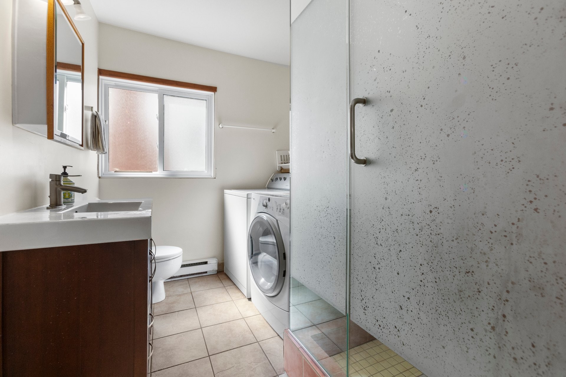 









1817


Rue Lakebreeze

,
Deux-Montagnes,




QC
J7R1A7

