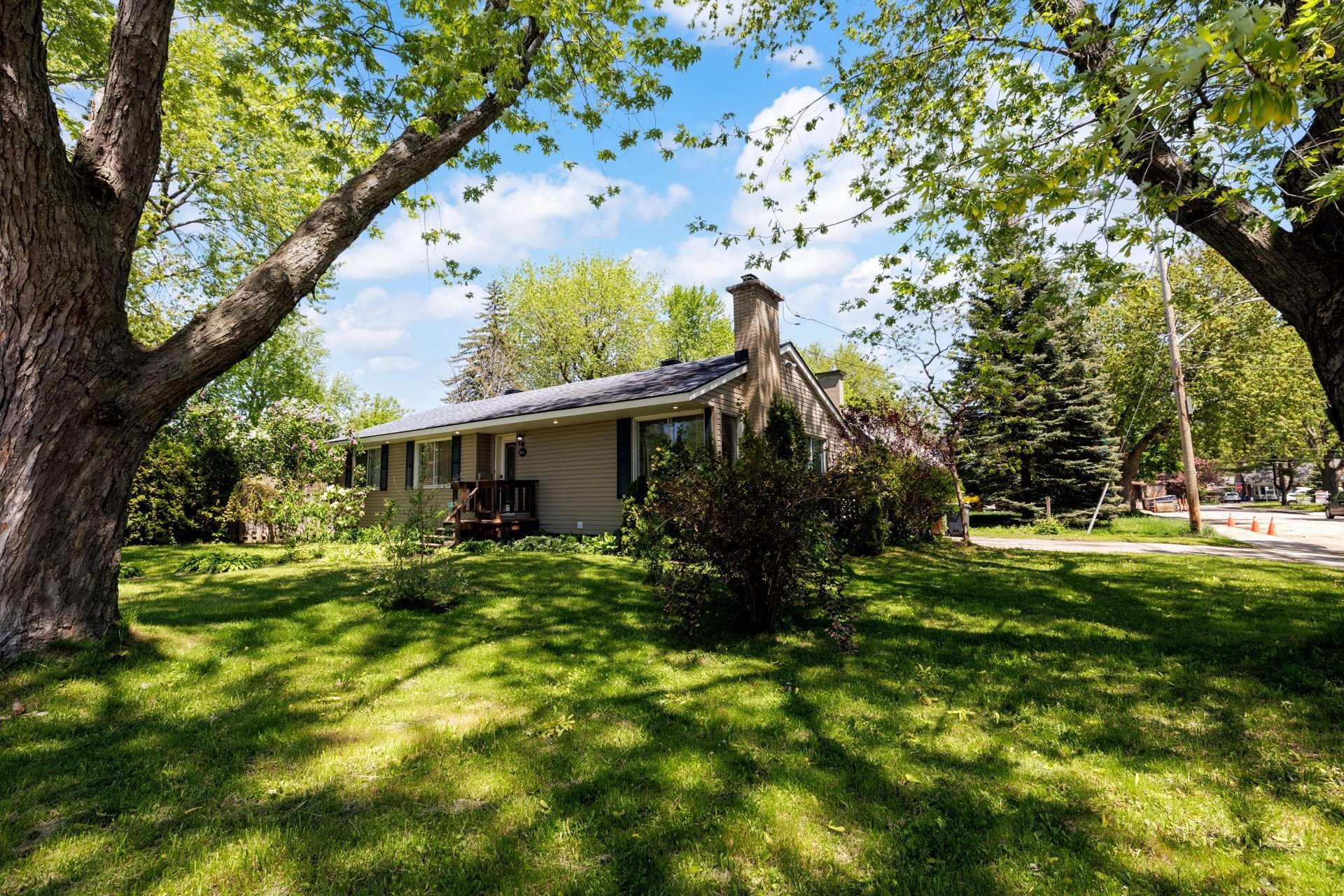 









335


Av. Stream

,
Dorval,




QC
H9S2P7

