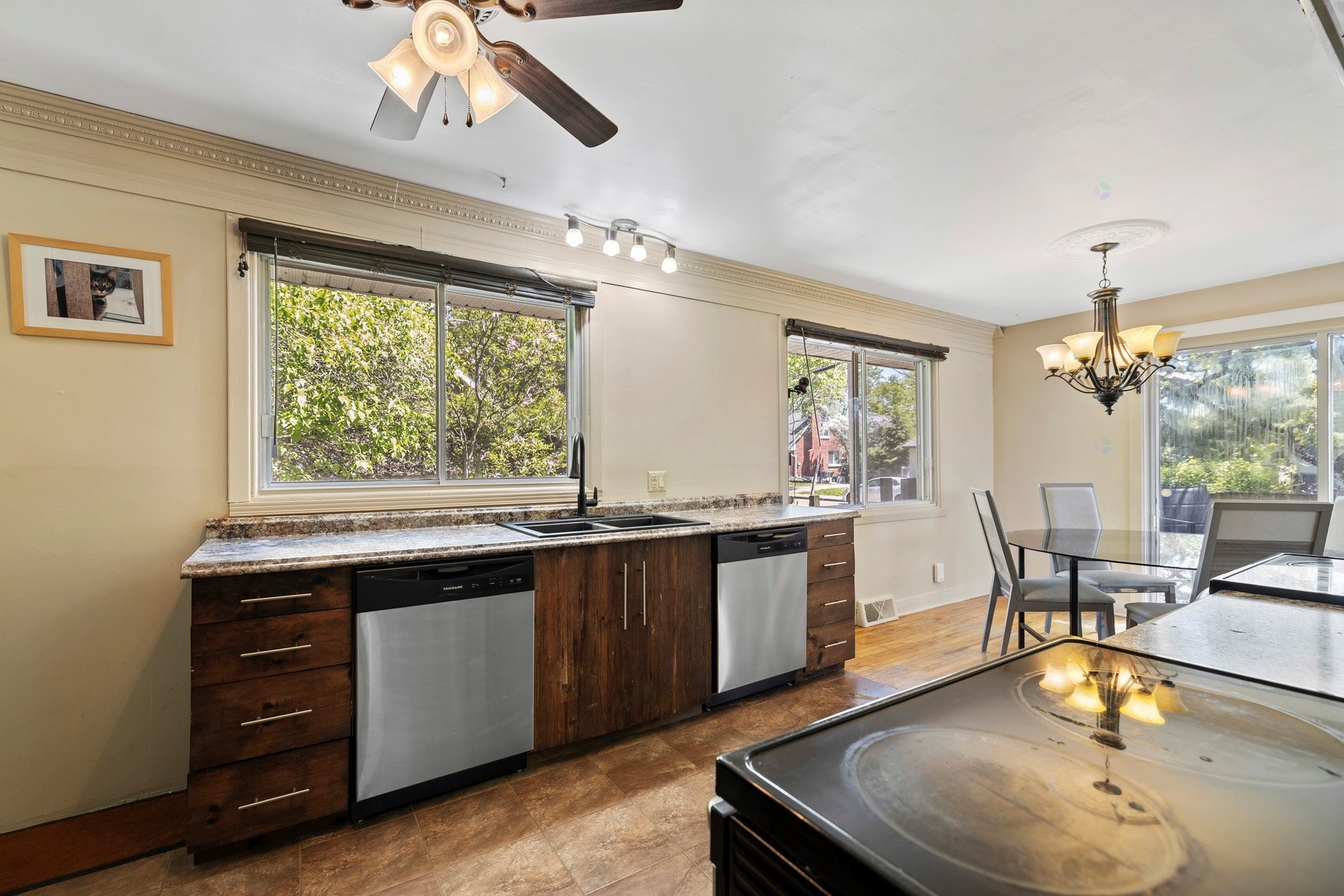 









335


Av. Stream

,
Dorval,




QC
H9S2P7

