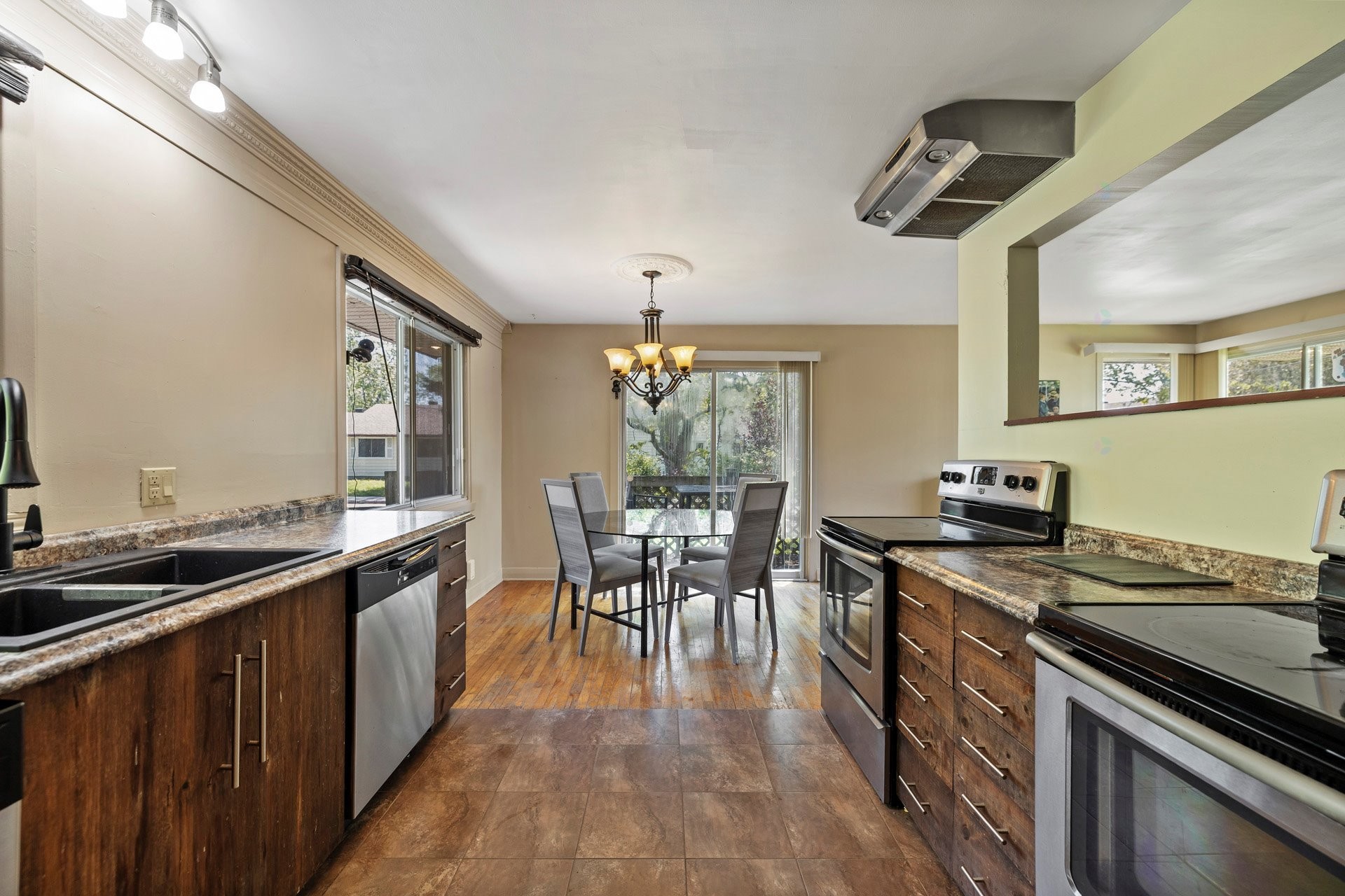 









335


Av. Stream

,
Dorval,




QC
H9S2P7

