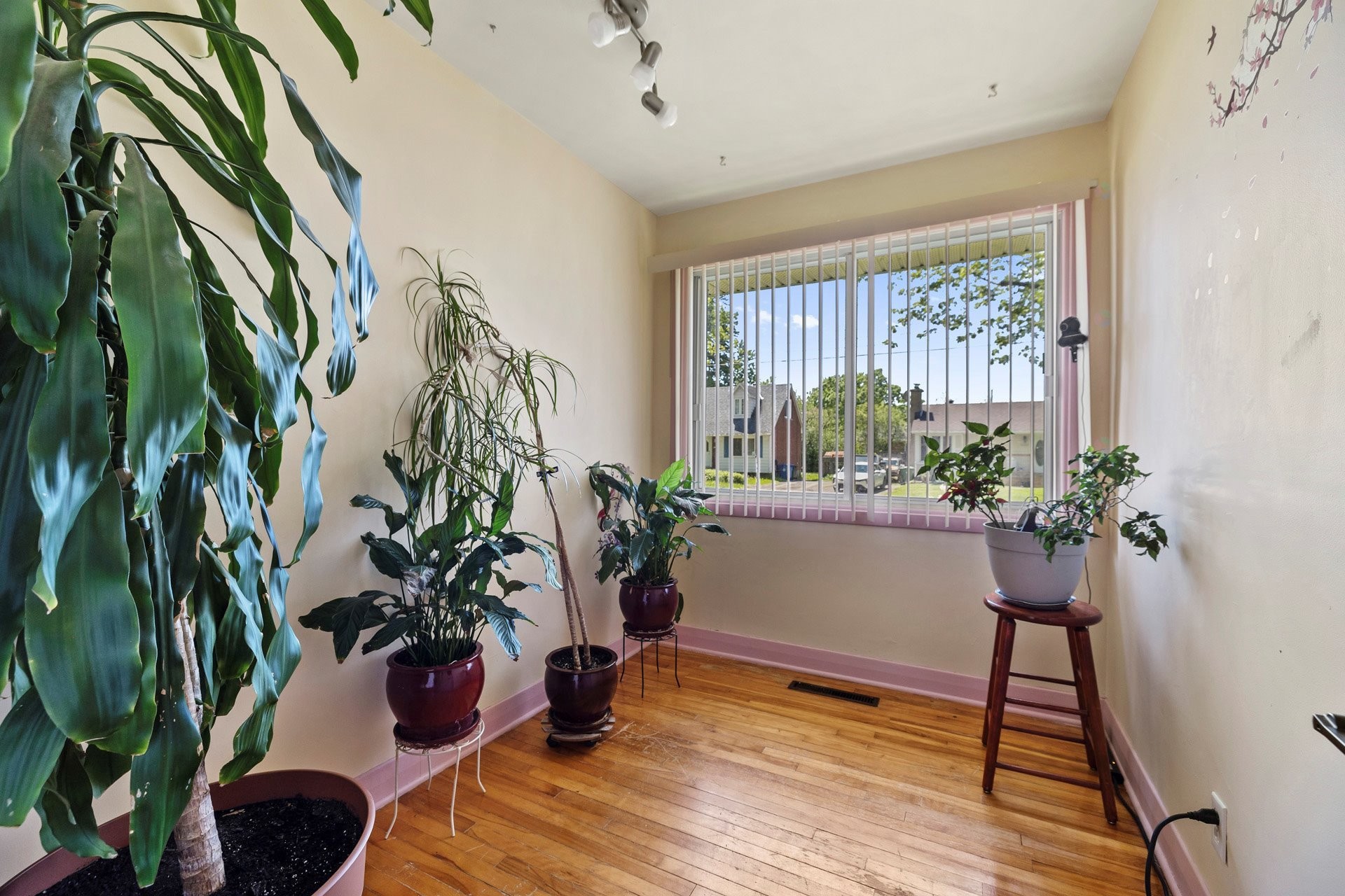









335


Av. Stream

,
Dorval,




QC
H9S2P7

