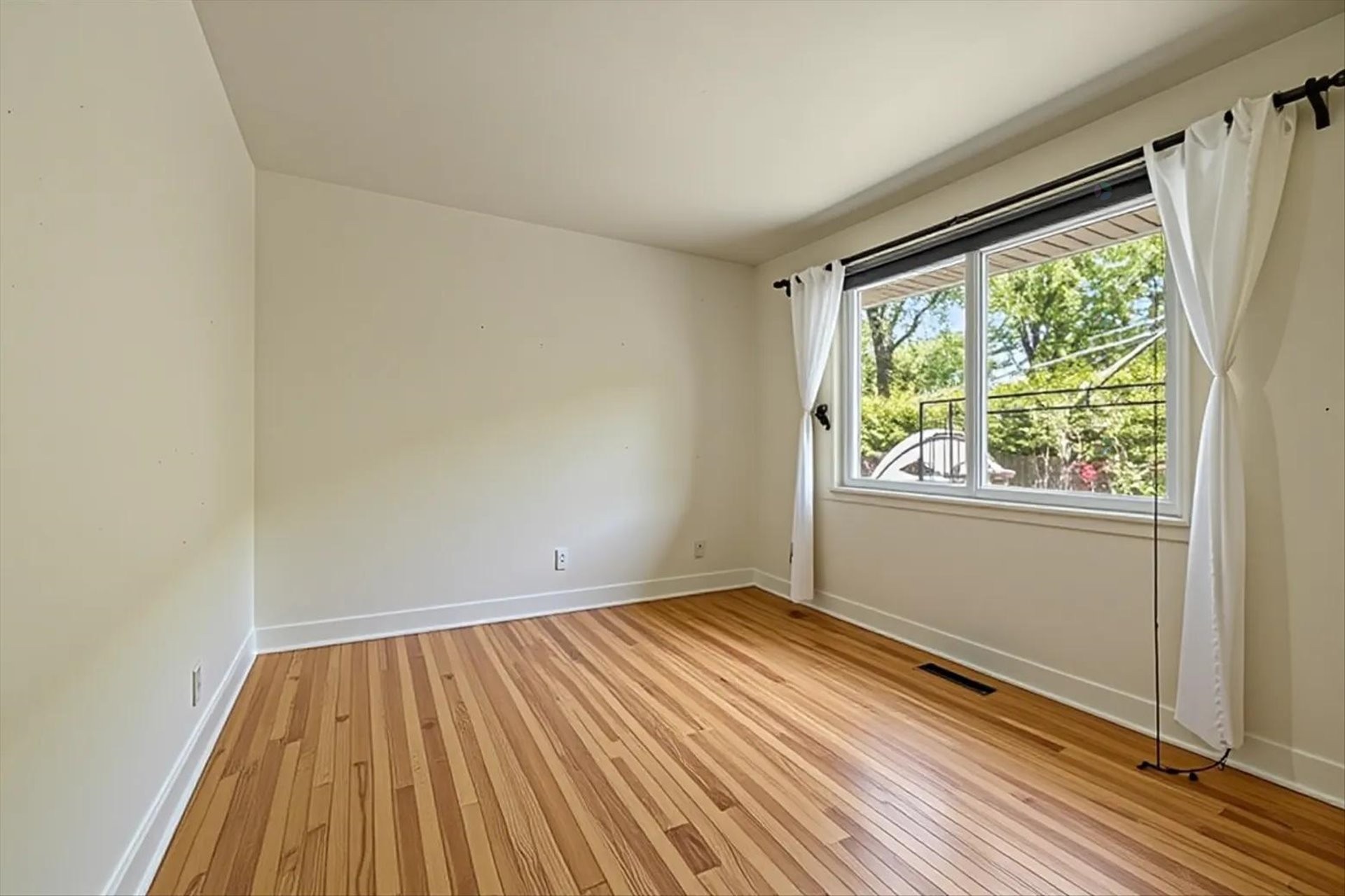 









335


Av. Stream

,
Dorval,




QC
H9S2P7

