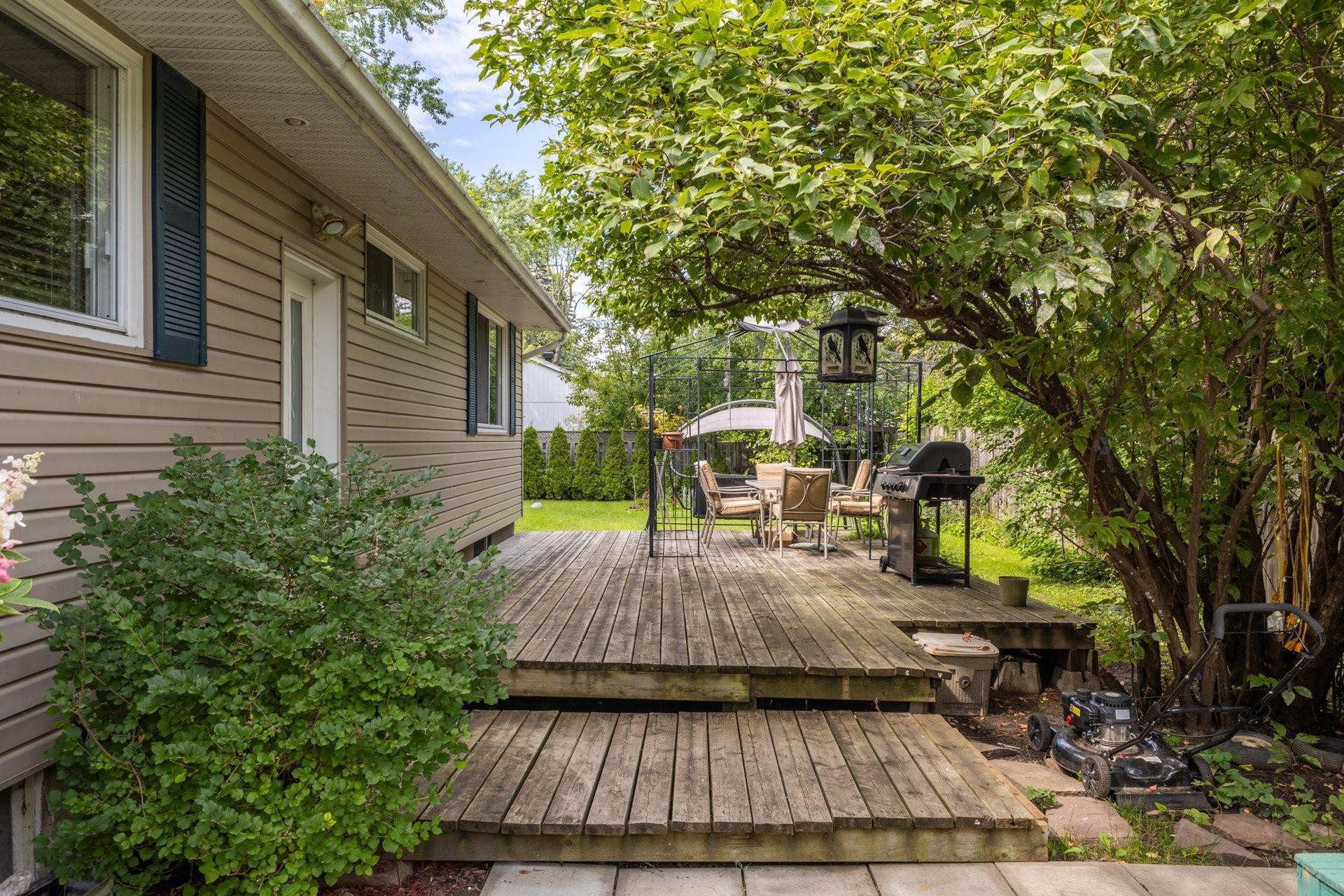 









335


Av. Stream

,
Dorval,




QC
H9S2P7

