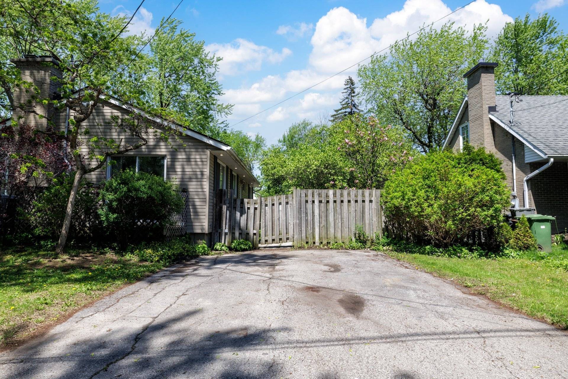 









335


Av. Stream

,
Dorval,




QC
H9S2P7


