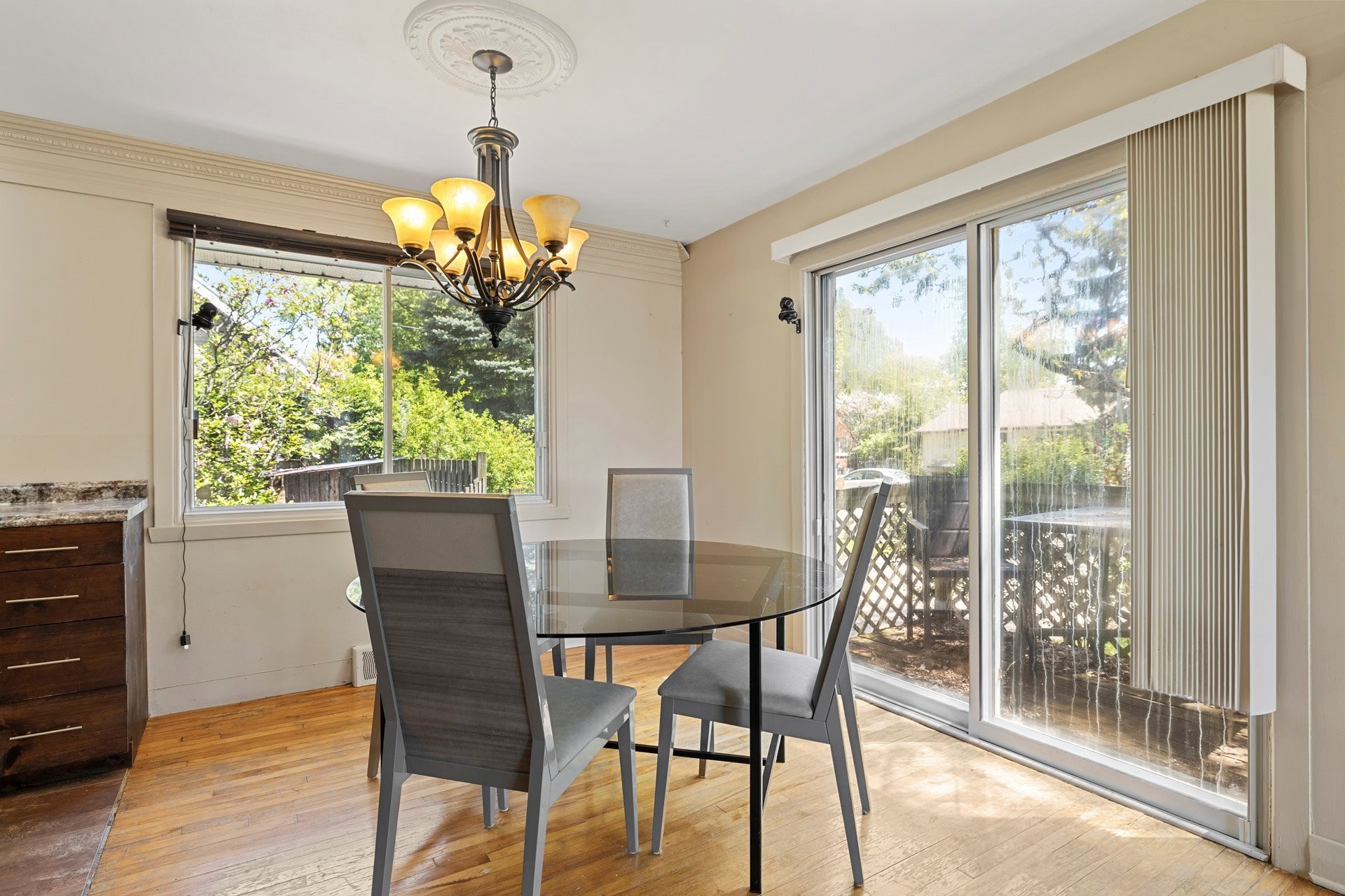 









335


Av. Stream

,
Dorval,




QC
H9S2P7

