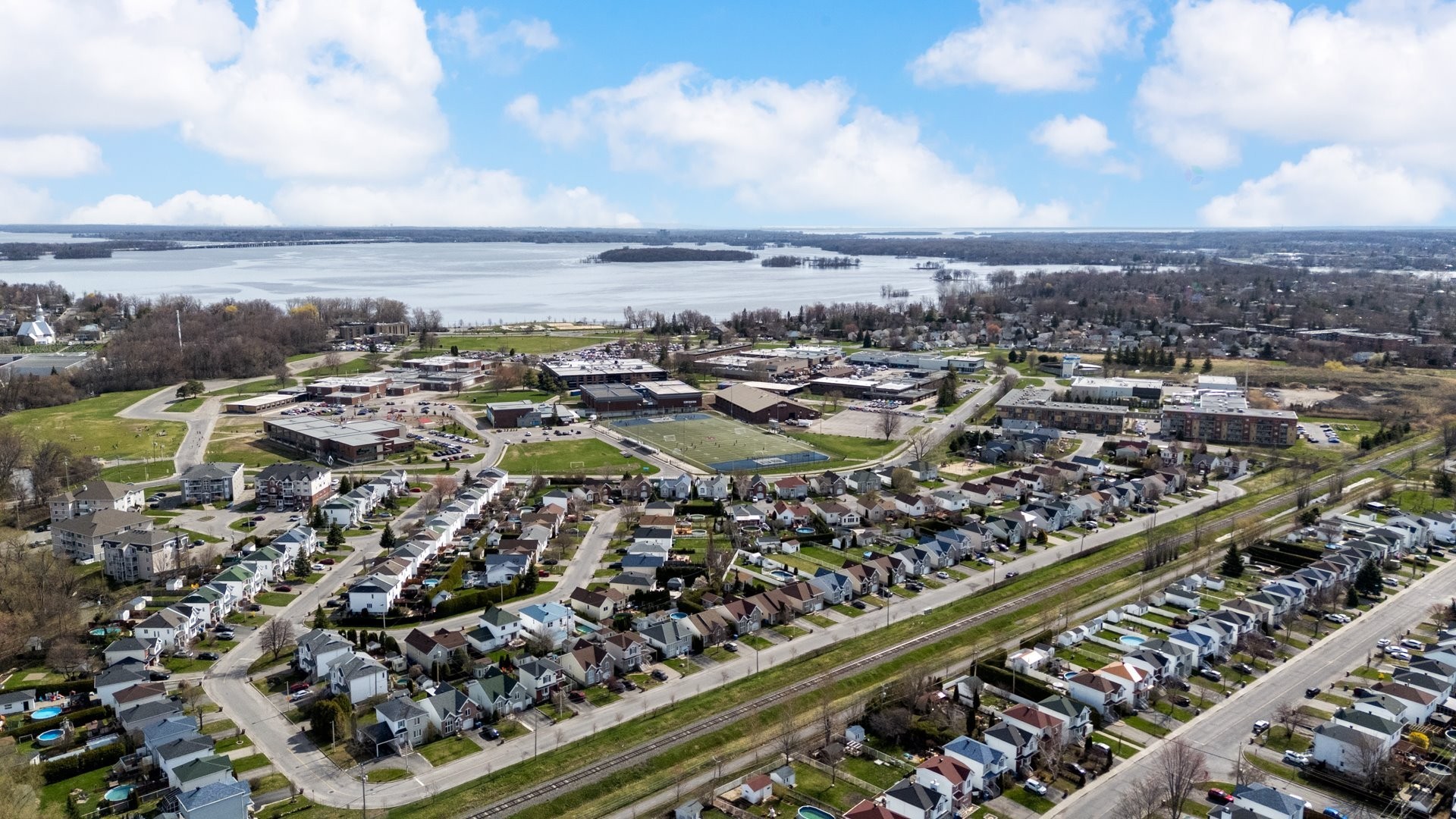 









2684


Rue des Floralies

,
Vaudreuil-Dorion,




QC
J7V8Y5


