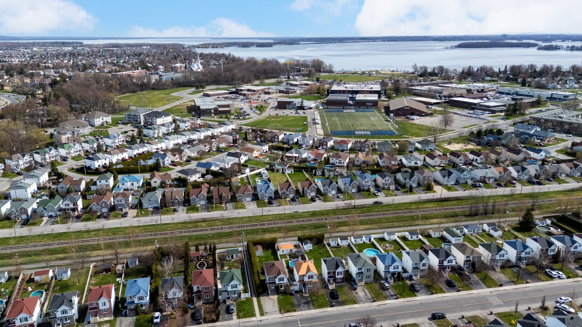 









2684


Rue des Floralies

,
Vaudreuil-Dorion,




QC
J7V8Y5

