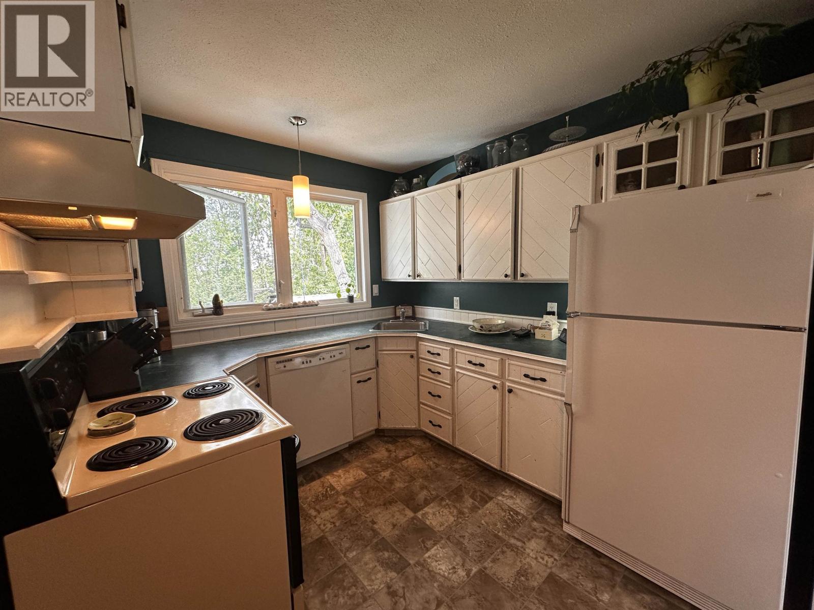 












5260 43 STREET

,
Fort Nelson,




British Columbia
V0C1R0

