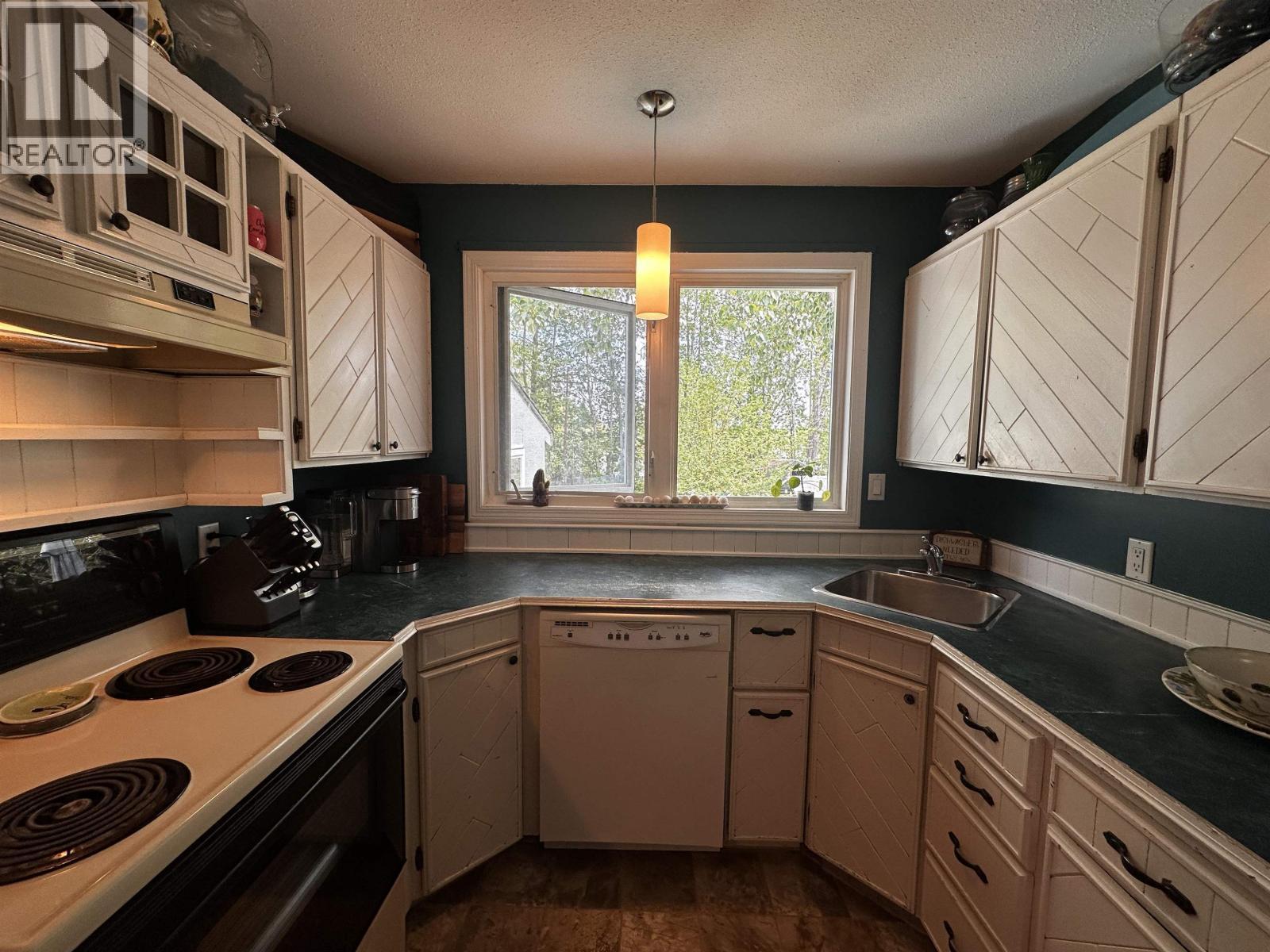












5260 43 STREET

,
Fort Nelson,




British Columbia
V0C1R0

