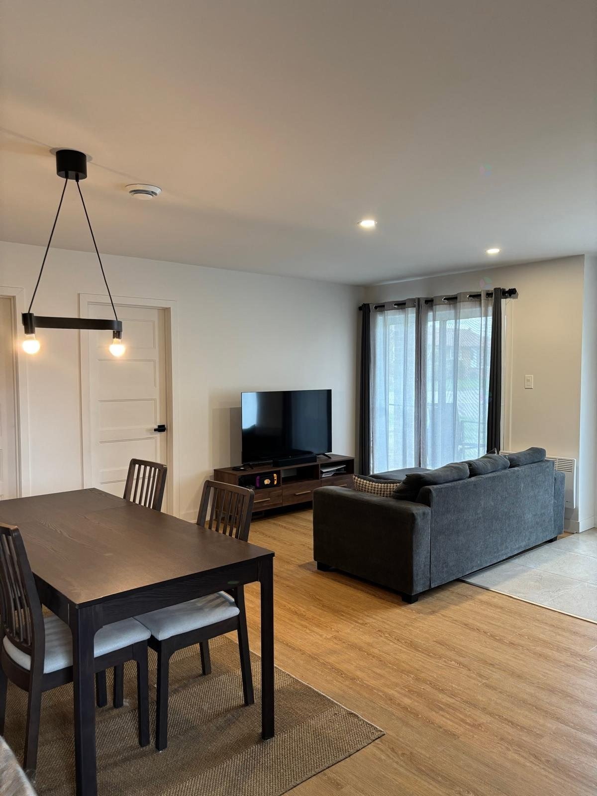 









338


Rue St-Raphael

, 2,
Salaberry-de-Valleyfield,




QC
J6T3A6

