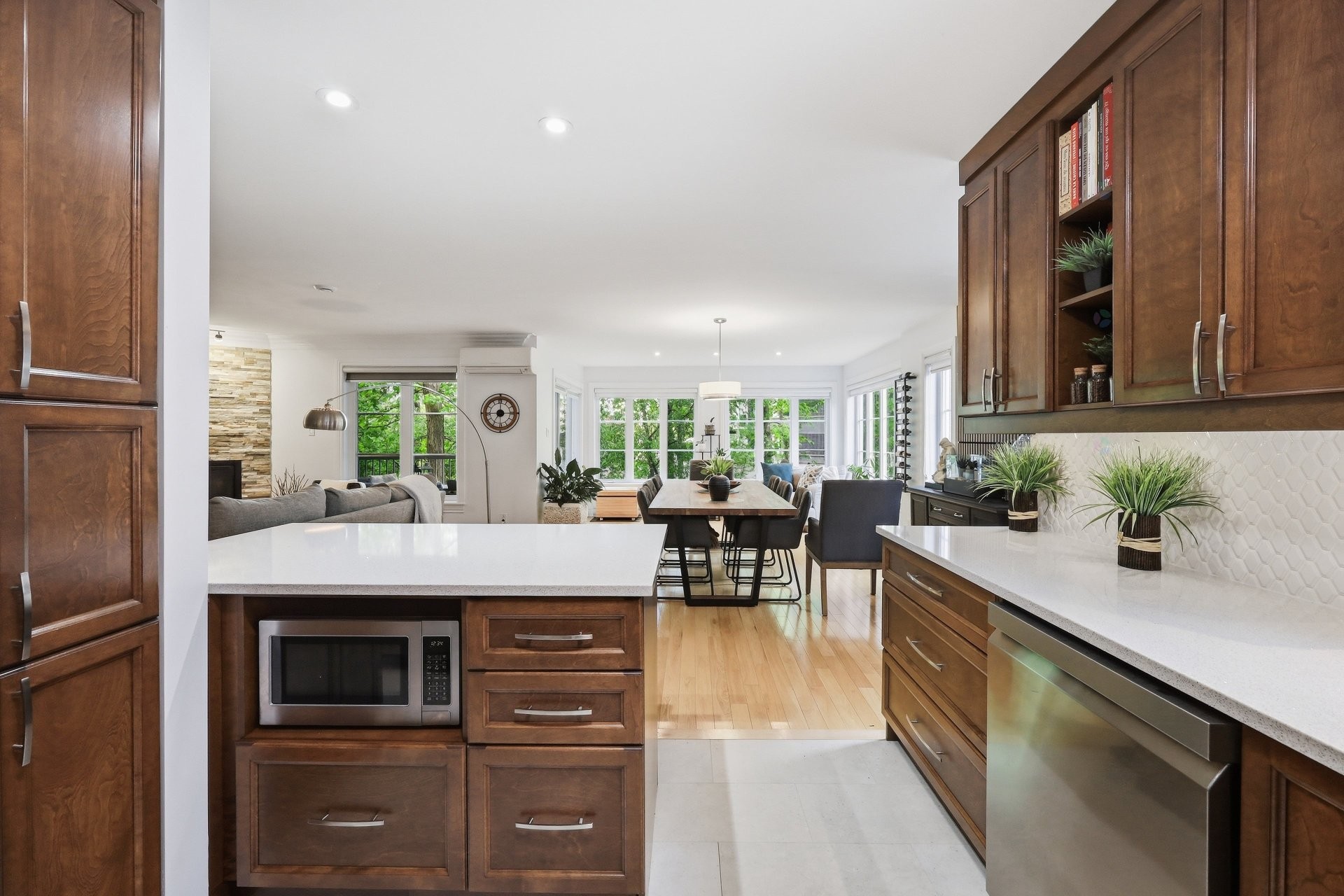 









1224


Rue du Sentier

, 102,
Longueuil (Le Vieux-Longueuil),




QC
J4N1S4

