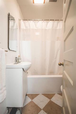 









587


Ashburn

ST,
Winnipeg,




MB
R3G 3C4

