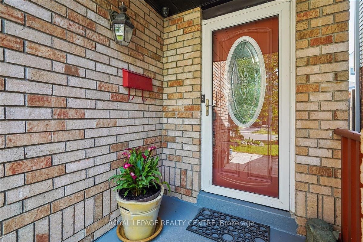 









116


Chipmunk

Crescent,
Brampton,




ON
L6R 1B4

