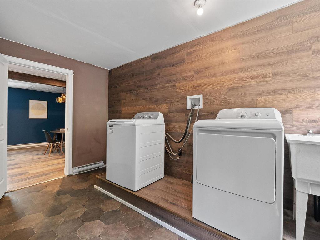 












832 Myra Road

,
Porters Lake,




NS
B3E 1G5

