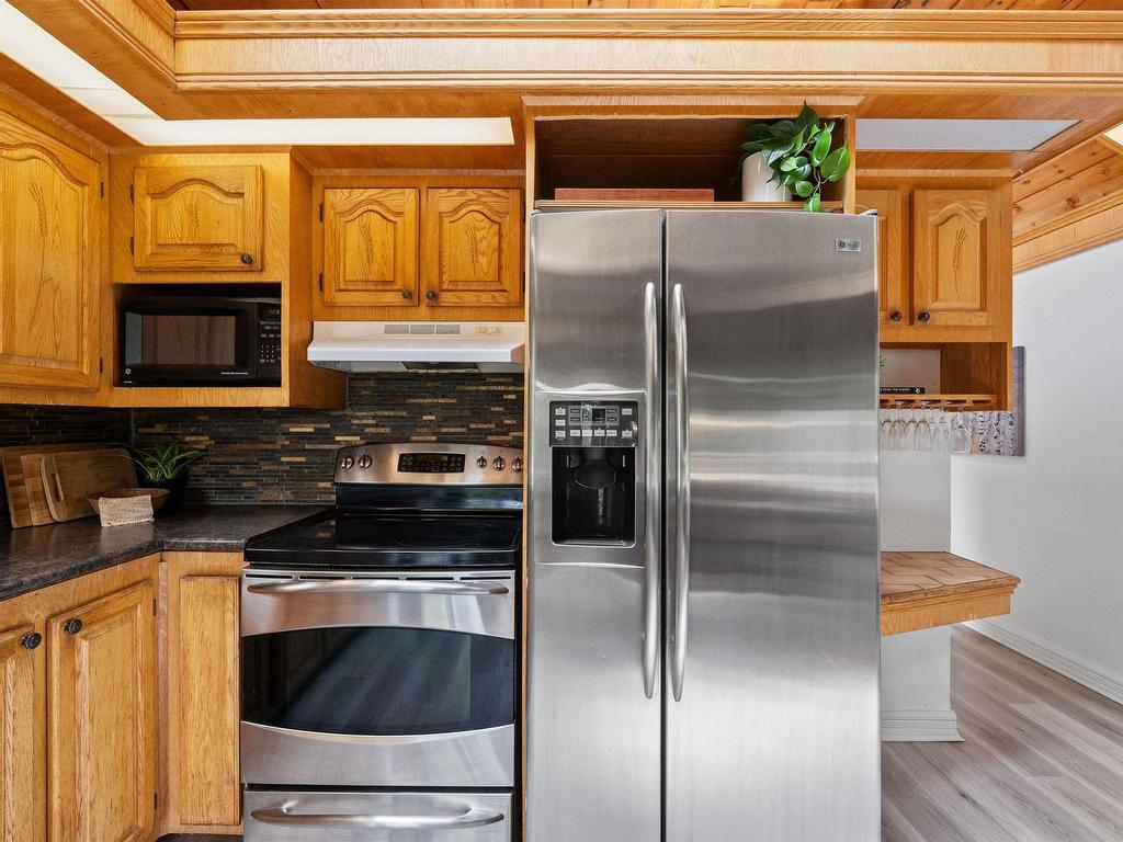 












832 Myra Road

,
Porters Lake,




NS
B3E 1G5

