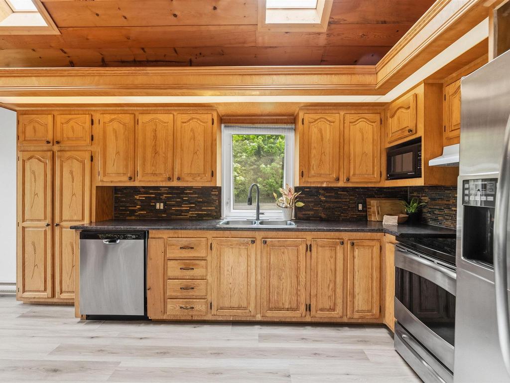 












832 Myra Road

,
Porters Lake,




NS
B3E 1G5

