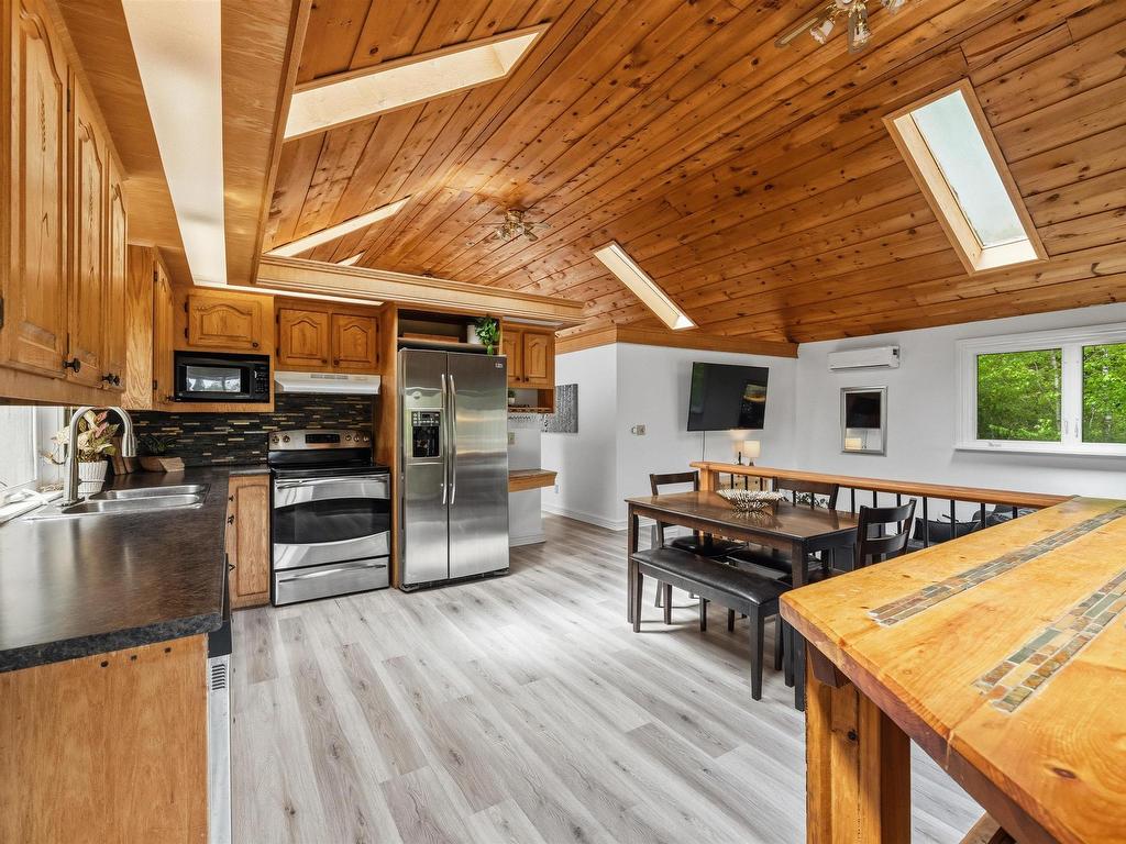 












832 Myra Road

,
Porters Lake,




NS
B3E 1G5

