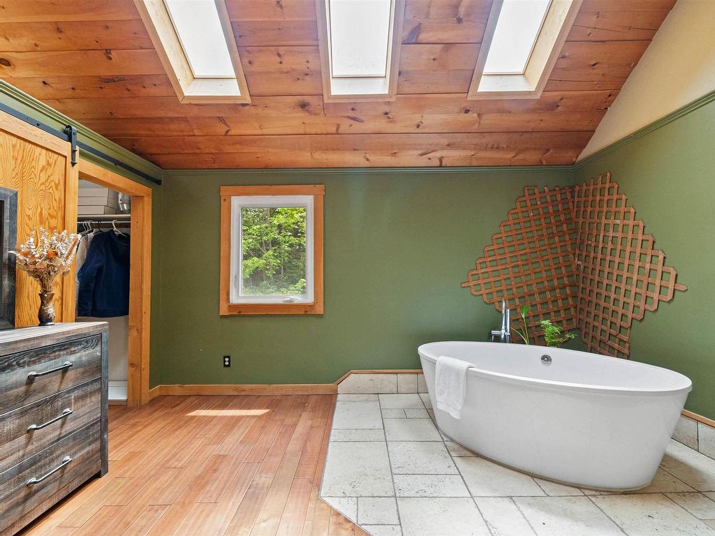 












832 Myra Road

,
Porters Lake,




NS
B3E 1G5


