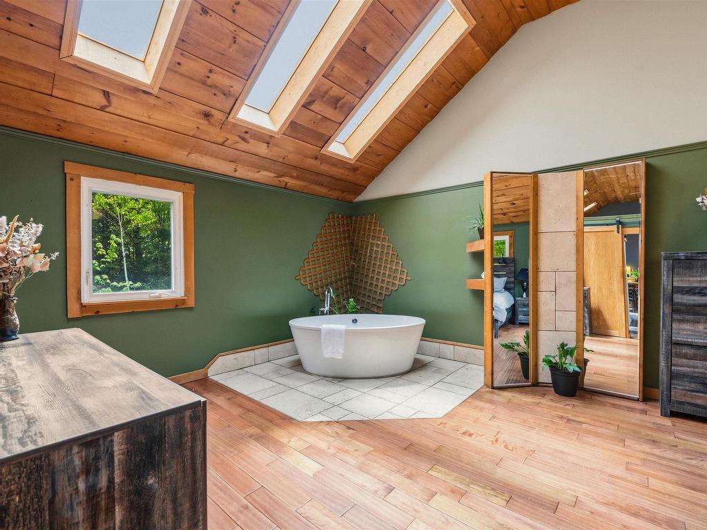 












832 Myra Road

,
Porters Lake,




NS
B3E 1G5

