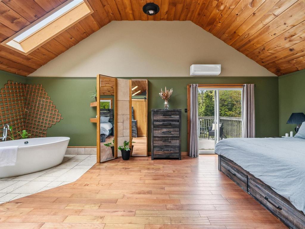 












832 Myra Road

,
Porters Lake,




NS
B3E 1G5

