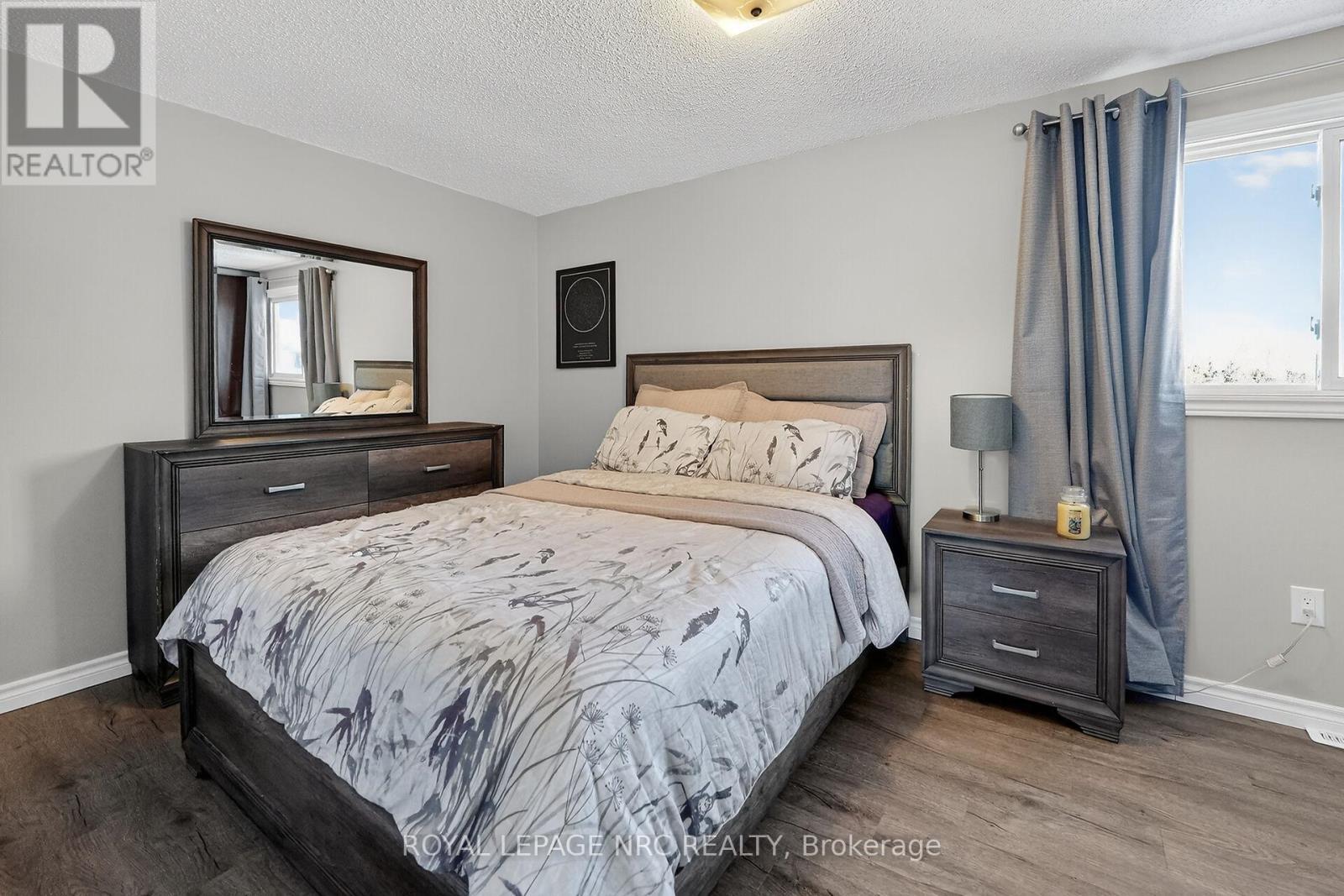 












28 CHANTAL COURT

,
Welland (Lincoln/Crowland),




Ontario
L3B5V3

