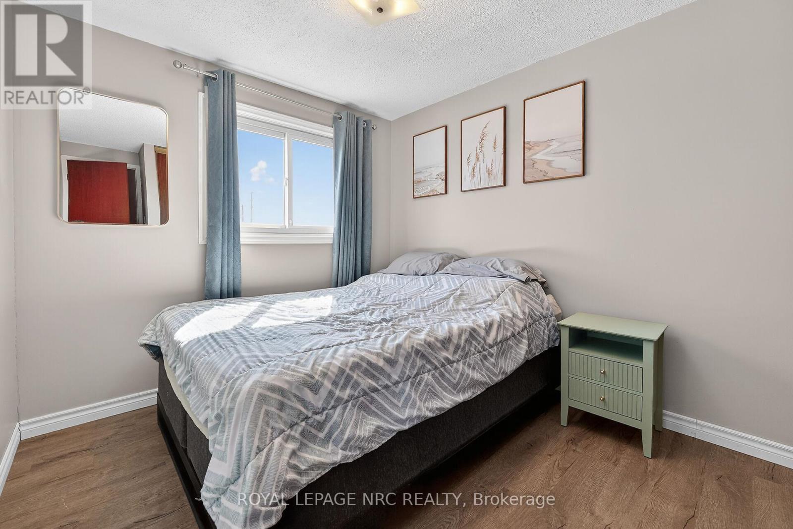 












28 CHANTAL COURT

,
Welland (Lincoln/Crowland),




Ontario
L3B5V3

