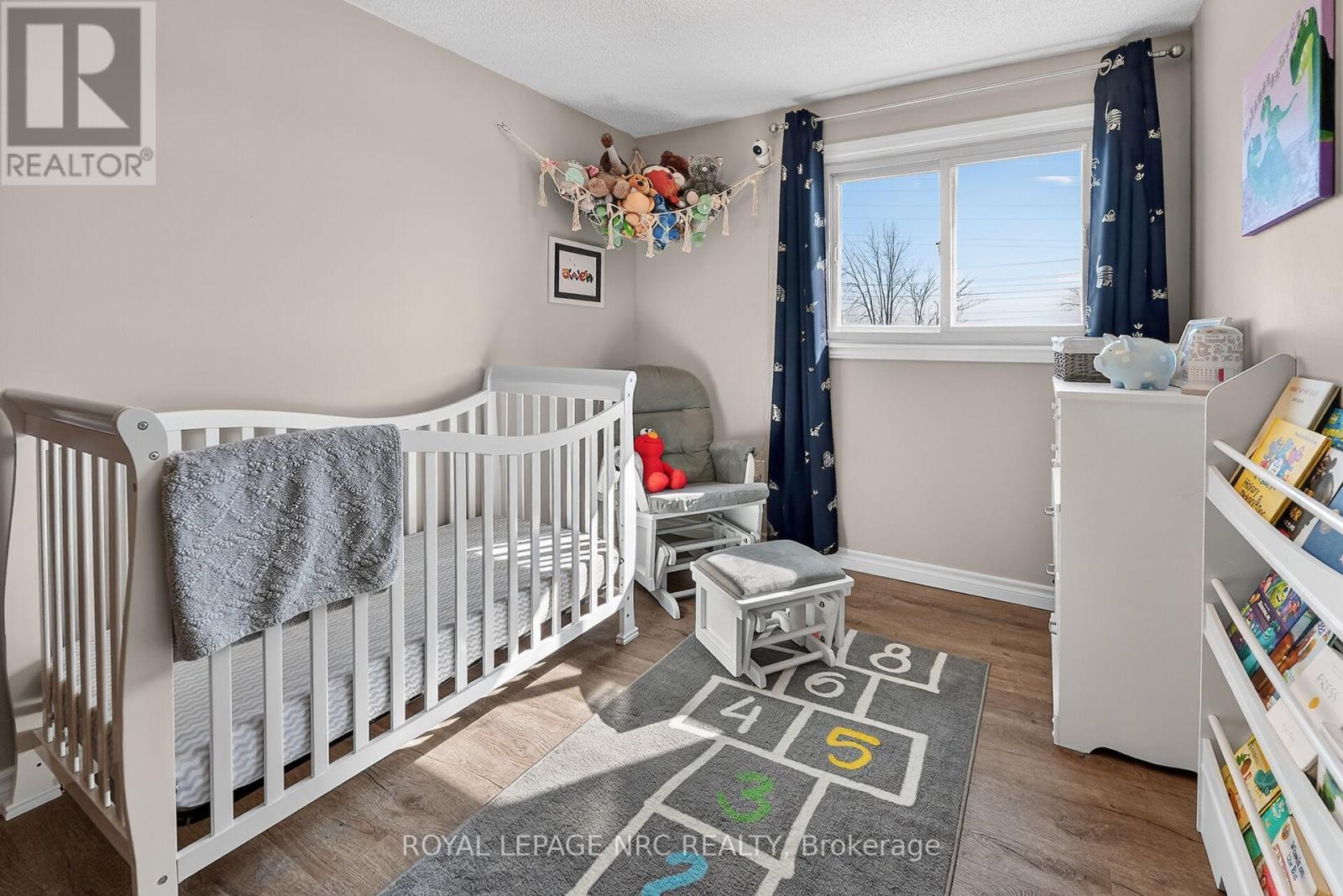 












28 CHANTAL COURT

,
Welland (Lincoln/Crowland),




Ontario
L3B5V3

