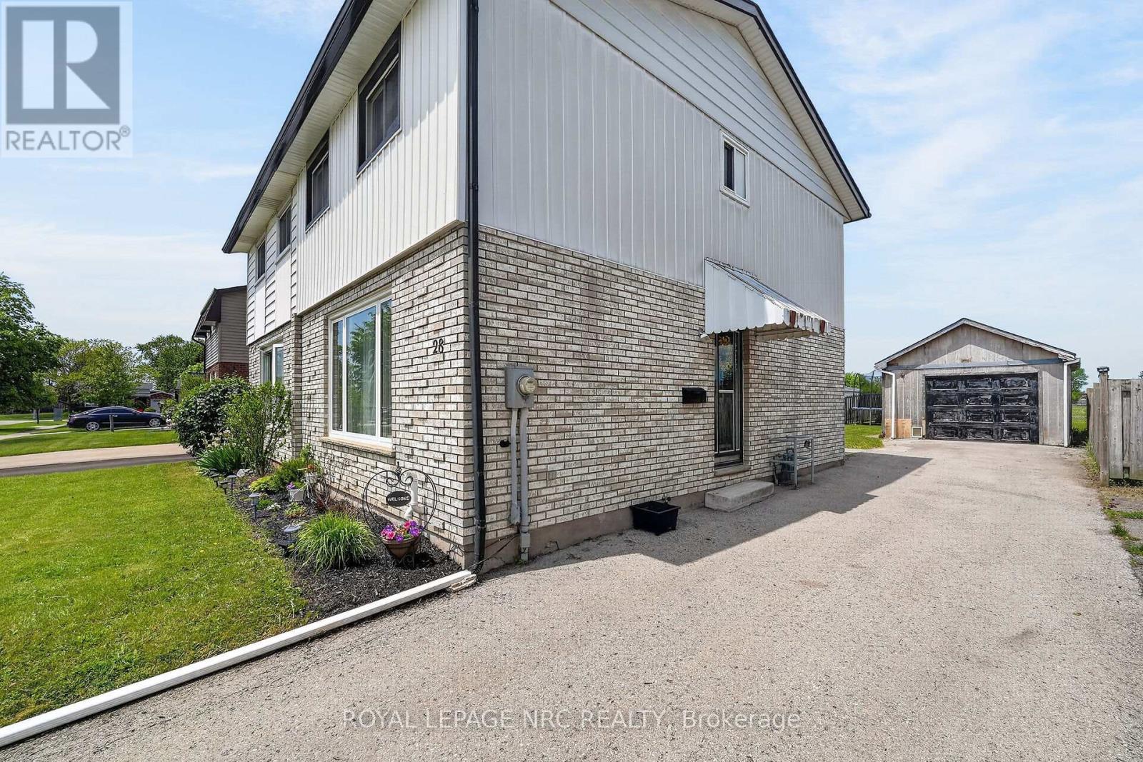 












28 CHANTAL COURT

,
Welland (Lincoln/Crowland),




Ontario
L3B5V3

