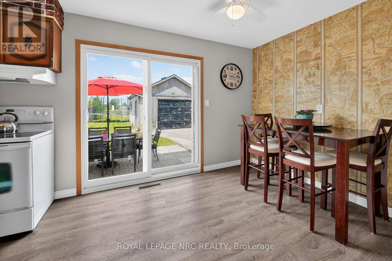 












28 CHANTAL COURT

,
Welland (Lincoln/Crowland),




Ontario
L3B5V3

